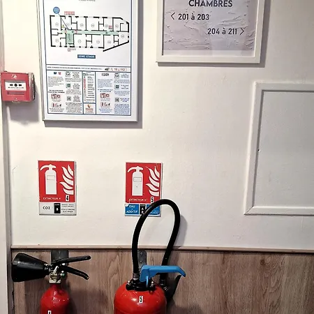 西波特巴黎甘贝塔共和酒店 2* 巴黎