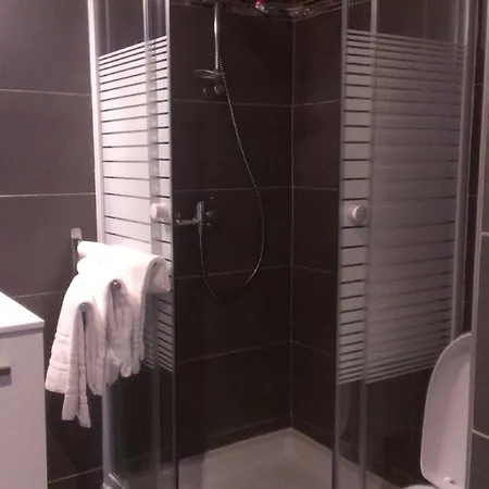 西波特巴黎甘贝塔共和酒店 2* 巴黎