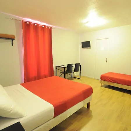 Hipotel Gambetta Republique Париж