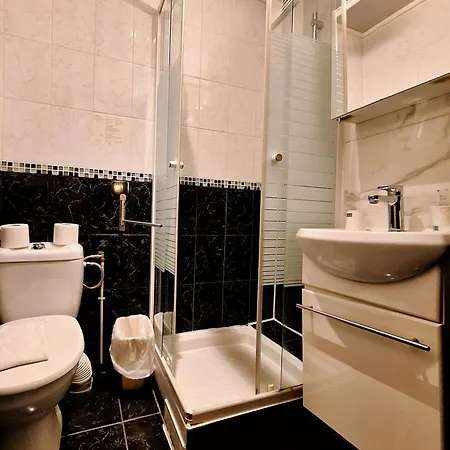 Отель Hipotel Gambetta Republique Париж